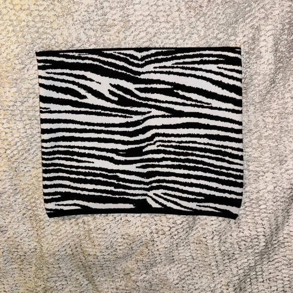 💥Clearance!!💥 Aritzia Babaton strapless cropped bandeau top animal zebra print - Picture 3 of 8